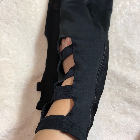 BCBGMAXAZRIA leggings - Picture 7 of 8